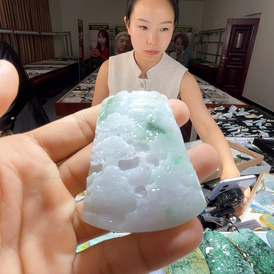 翡翠未镶嵌颈饰一