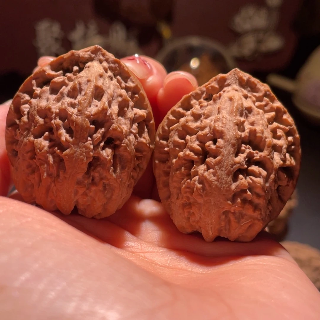 文玩核桃吊坠梅花尊32