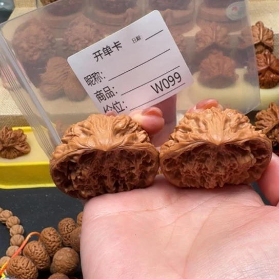 。***。桃核把件文玩工作室有没有人啊我们