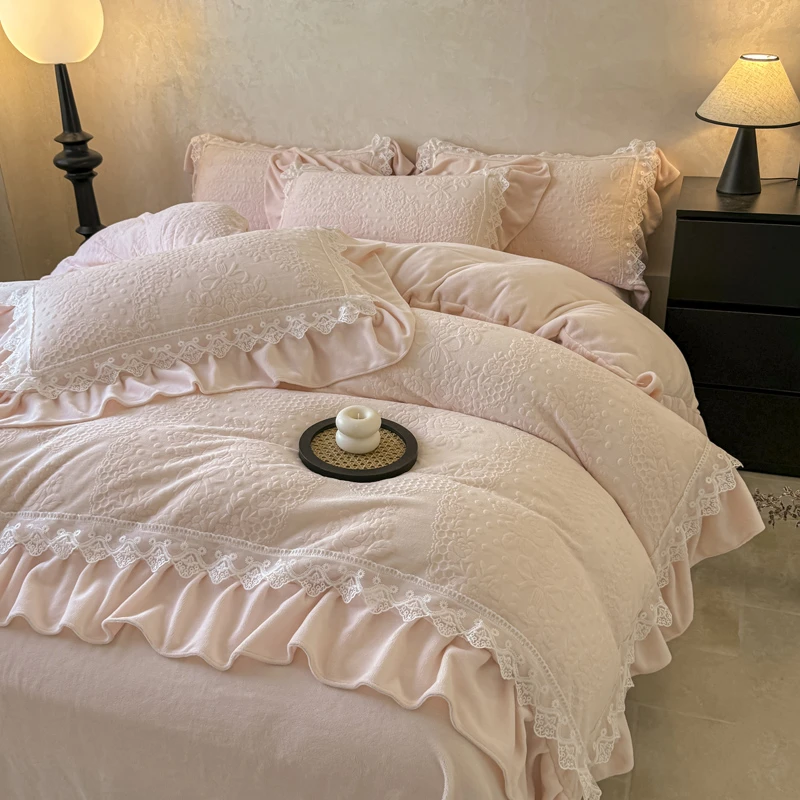 新款全消光雕花工艺法式花边牛奶绒床单四件套家用保暖床品套件