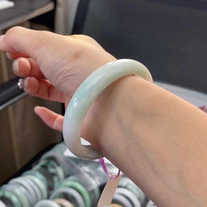 翡翠未镶嵌手镯56