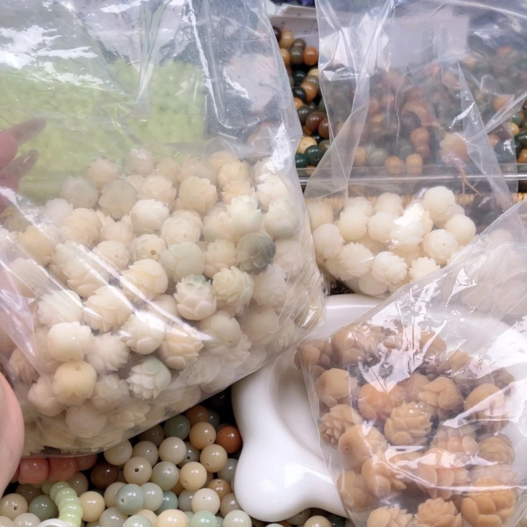 白玉菩提吊坠q16-18mm12颗。三拼莲花