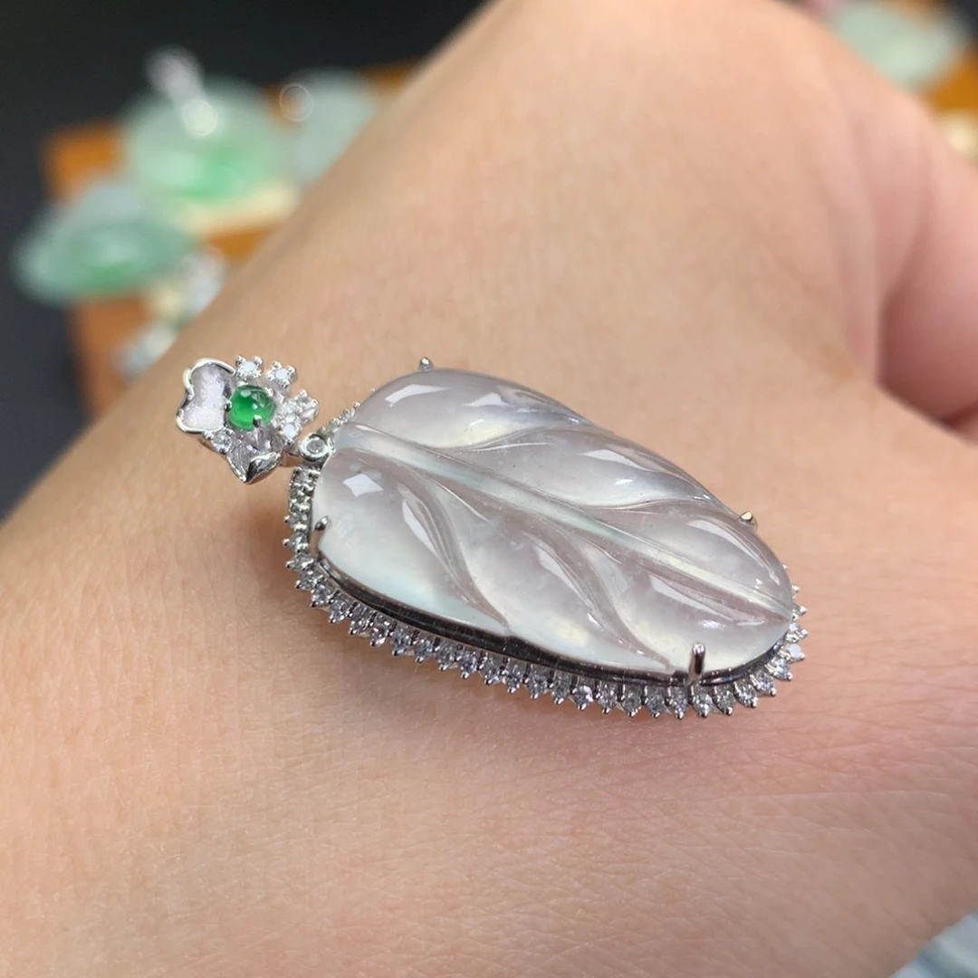 翡翠颈饰18K金镶嵌叶子