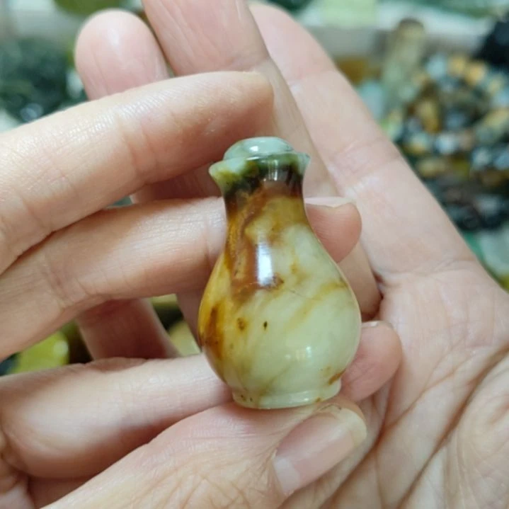 岫玉未镶嵌挂坠款式