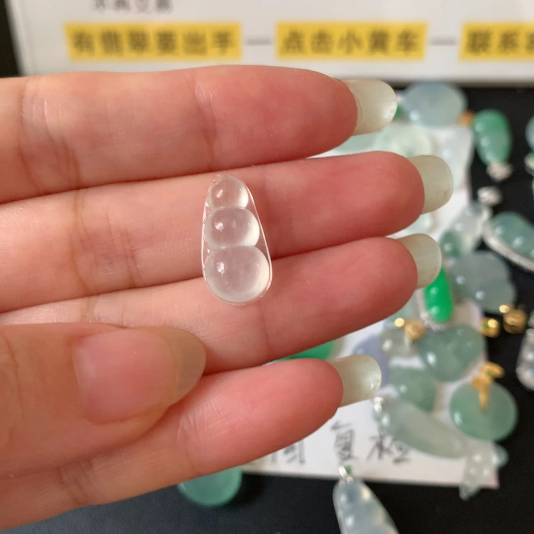 大***）翡翠18K金镶嵌颈饰35