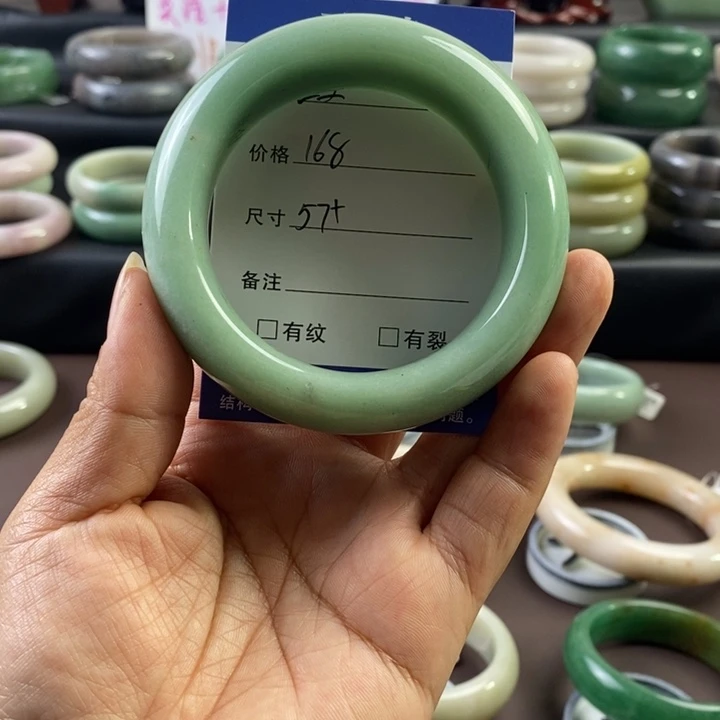 石英质玉未镶嵌手镯