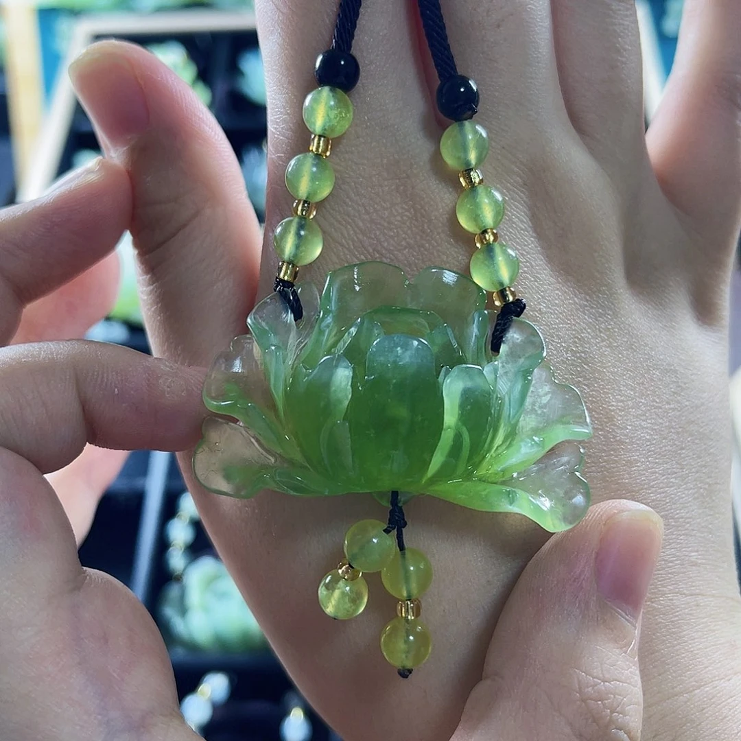 蛇纹石玉颈饰合金