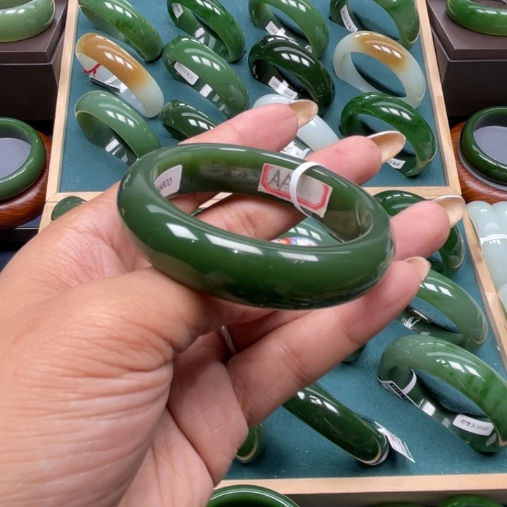 和田玉（碧玉）未镶嵌手镯