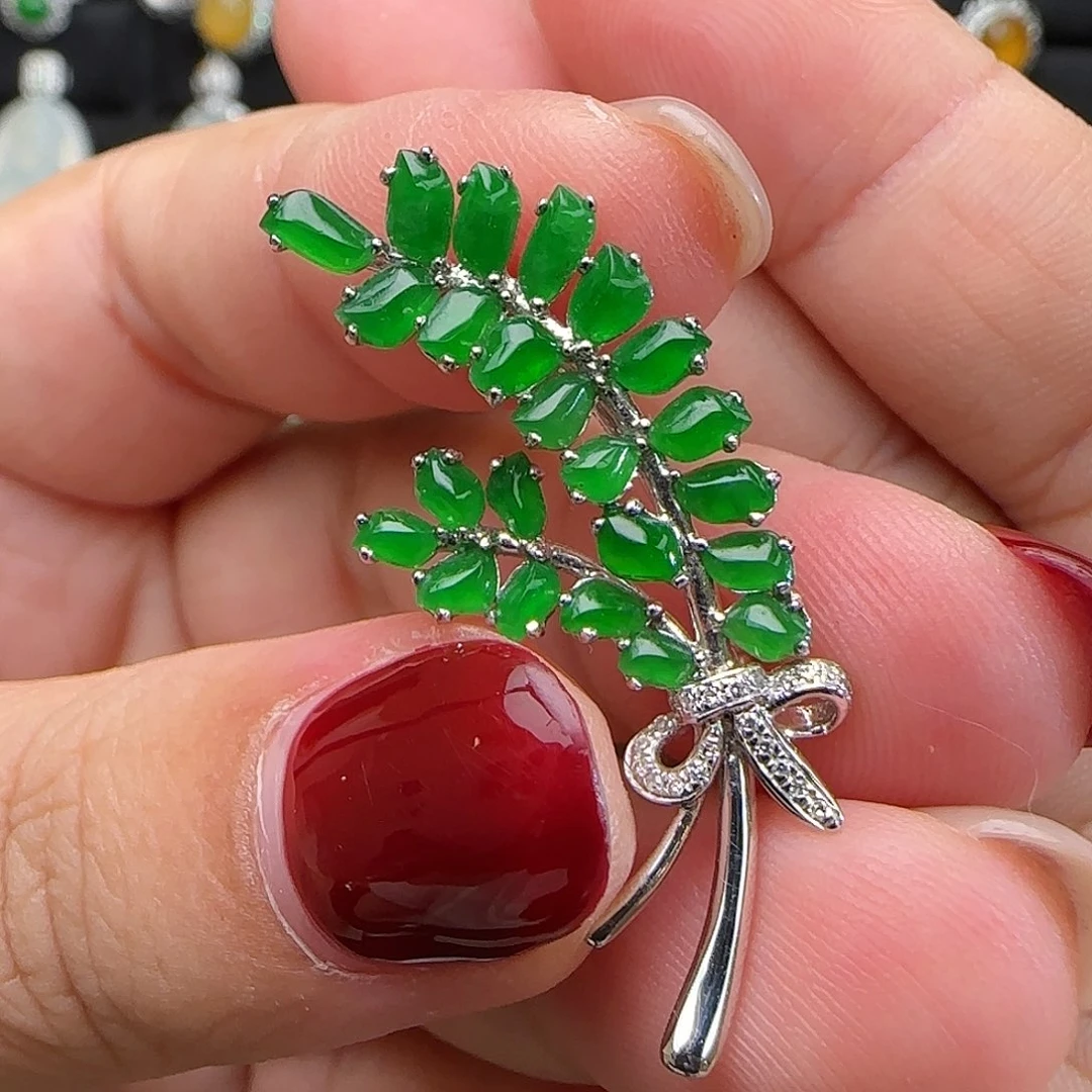 翡翠18K金镶嵌颈饰天然翡翠