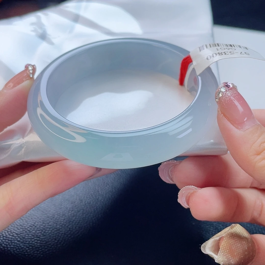 翡翠手镯未镶嵌翡翠