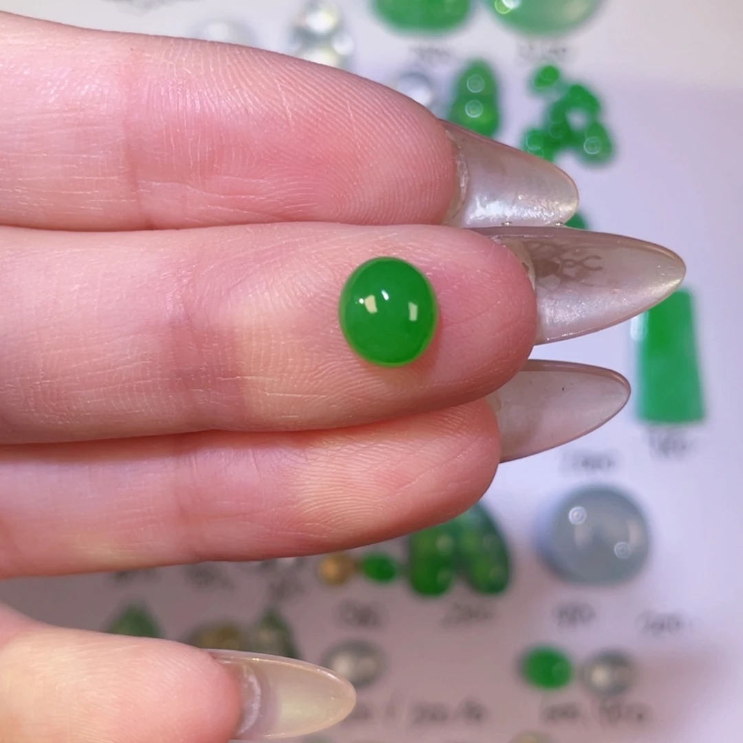 翡翠未镶嵌颈饰裸石