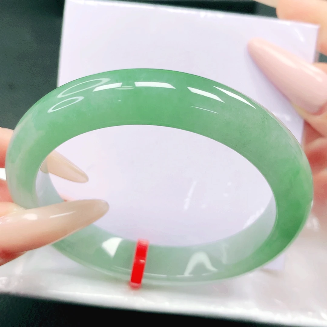 晓***人翡翠未镶嵌手镯61