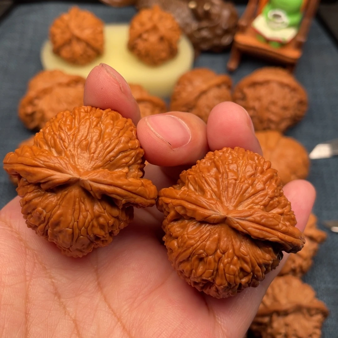 文玩核桃把件41红皮球白全品