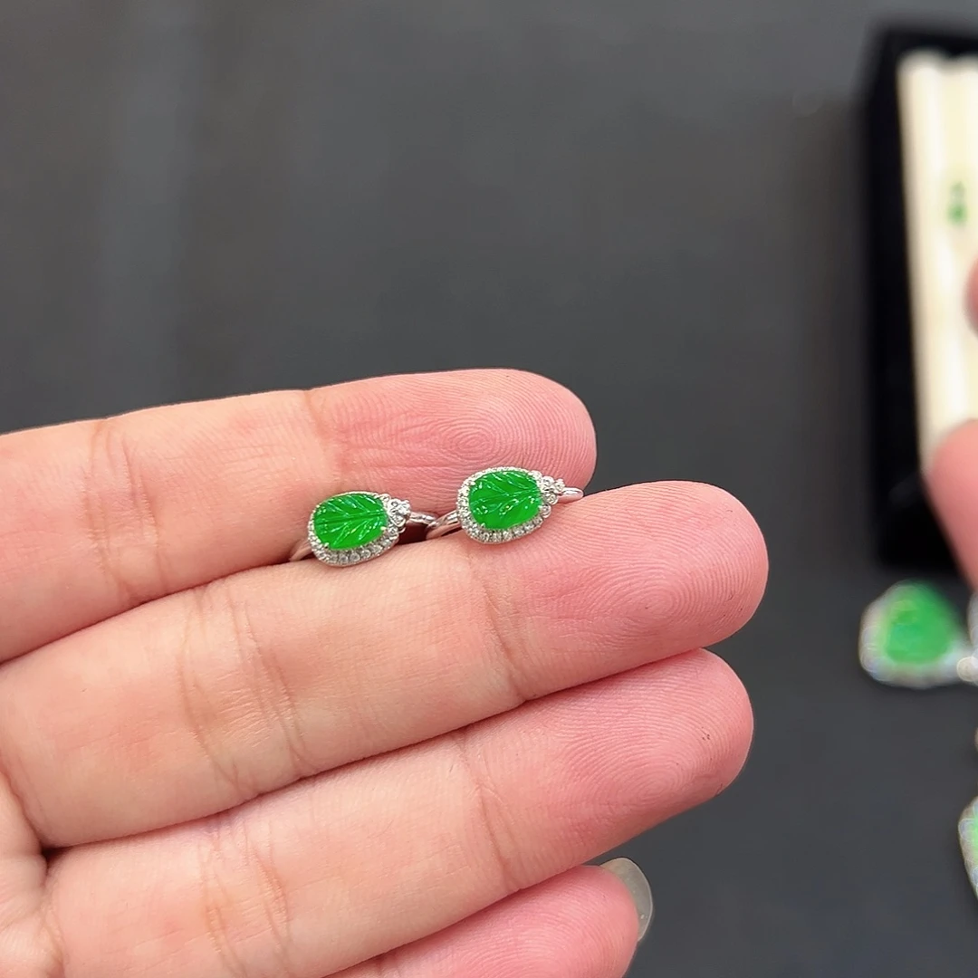 翡翠18K金镶嵌耳饰