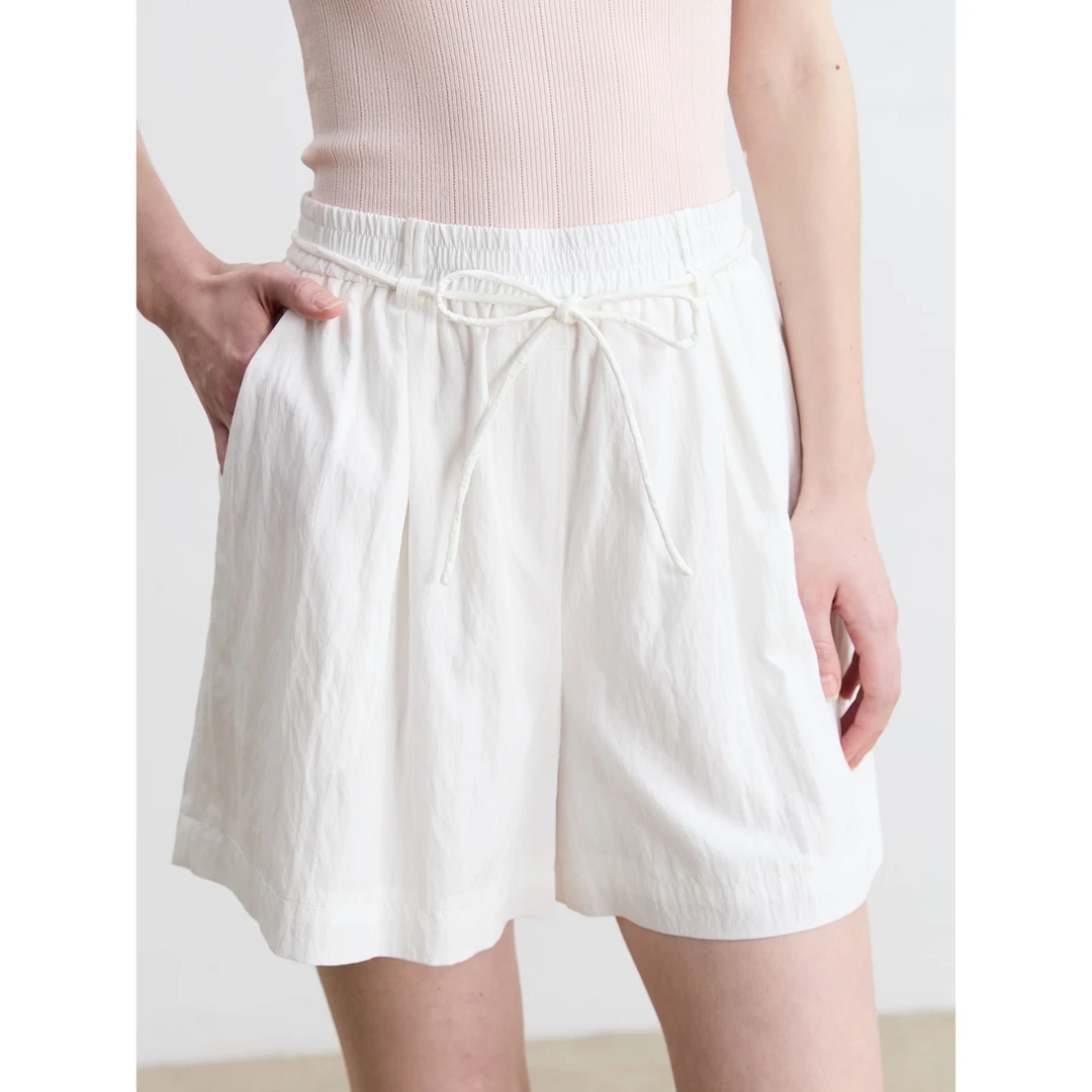 小岛微风 “夏日小白裤”微皱光泽感 凉爽佰搭休闲白色短裤KZ051813