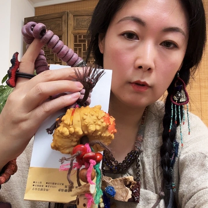 炫****装不退换手持一个一个