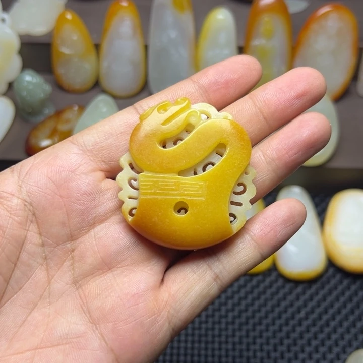 颈饰未镶嵌和田玉