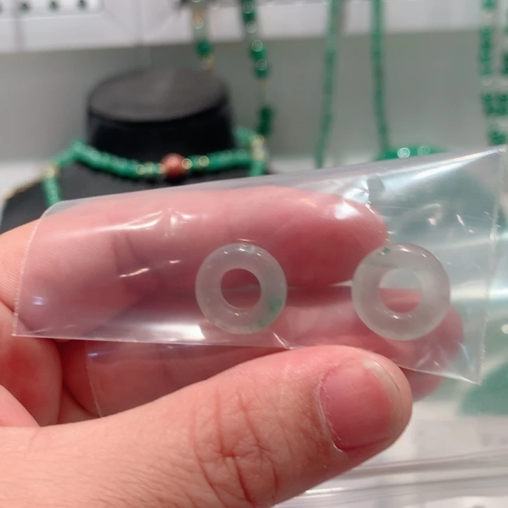 石英质玉（非洲翠）未镶嵌手镯