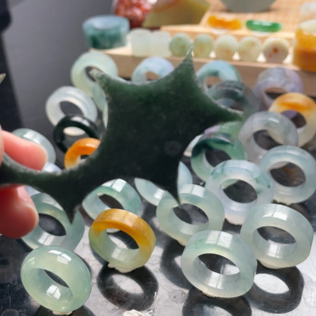 定制翡翠未镶嵌S****u戒指