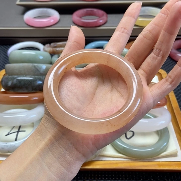 未镶嵌手镯石英岩玉