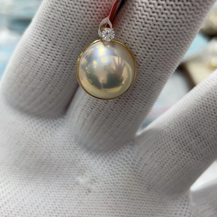 18K金镶嵌拼合珍珠（马贝珠）颈饰