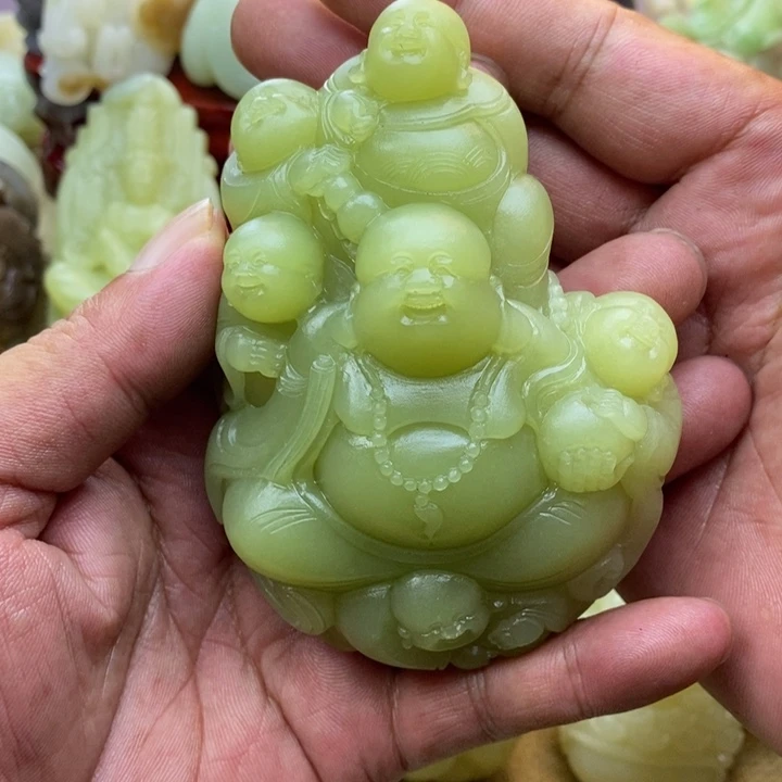 安***乖和田玉未镶嵌颈饰定制