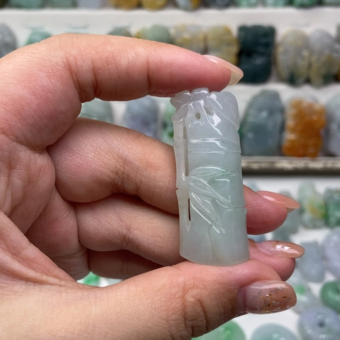 翡翠未镶嵌吊坠(赠链)