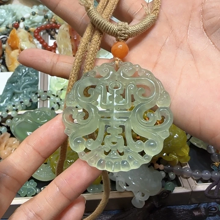 蛇纹石玉未镶嵌吊坠