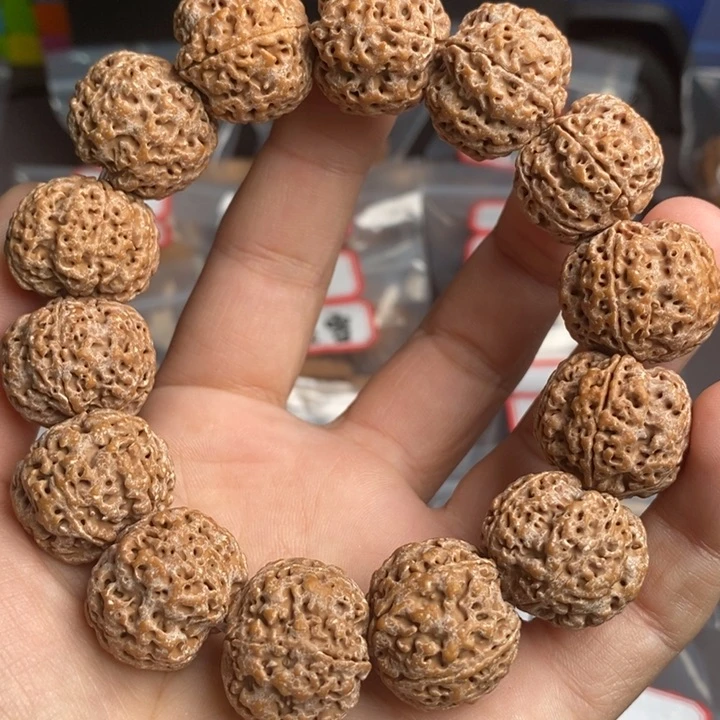 文玩核桃把件满肉大金刚