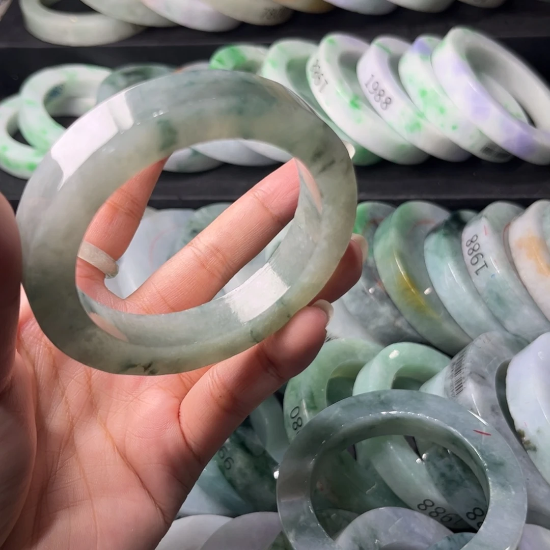 定制翡翠未镶嵌手镯