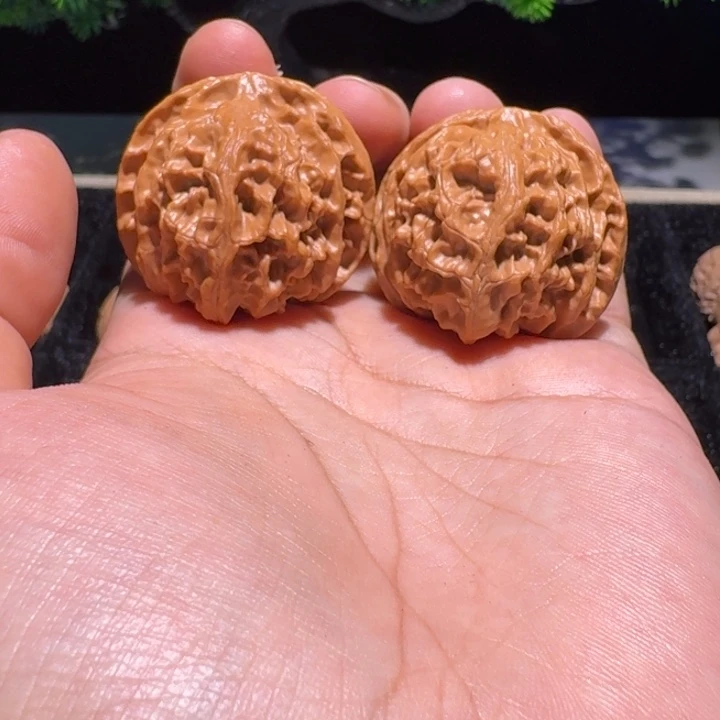 仁***妹文玩核桃吊坠苹果园