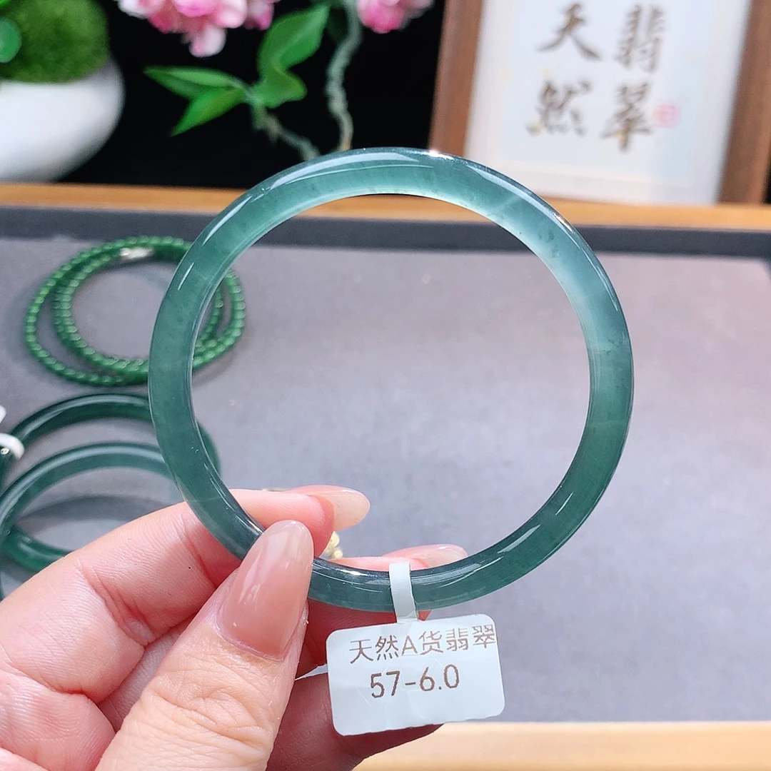 未镶嵌手镯（圆镯）翡翠
