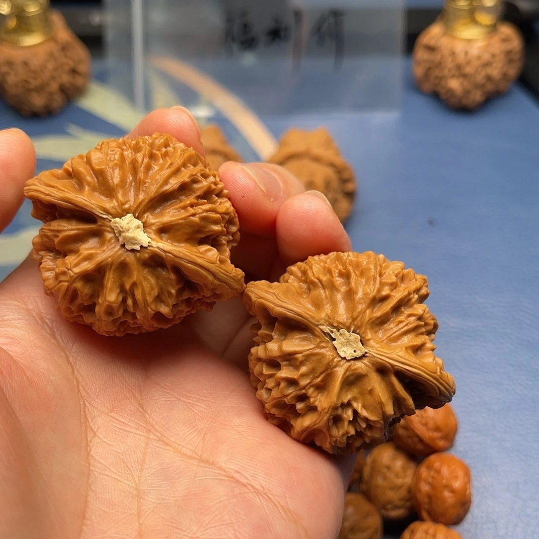 没***壳文玩核桃吊坠宫灯