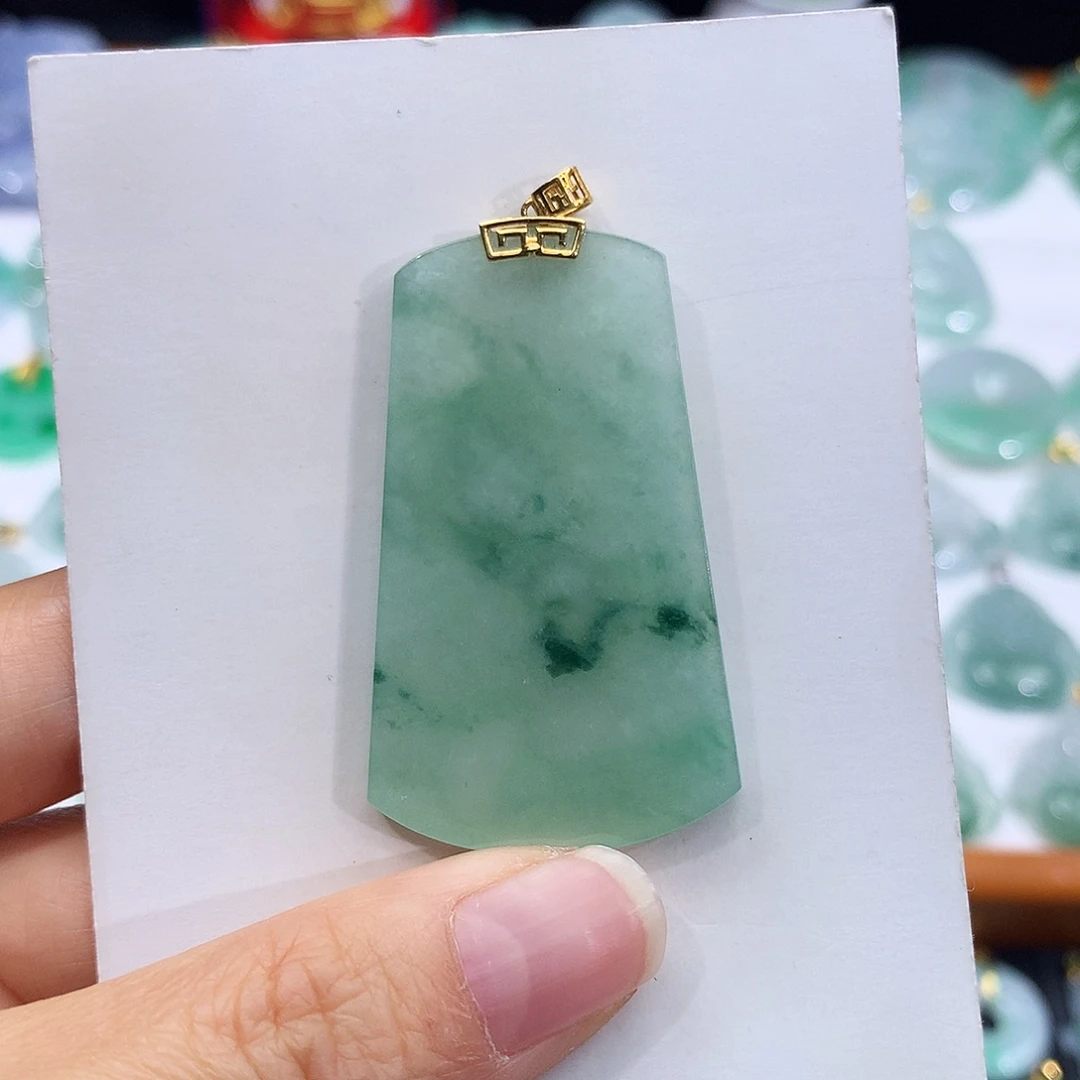 翡翠18K金镶嵌颈饰翡翠吊坠