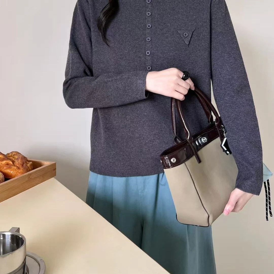 （张琳琳同款）三角扣口袋扣毛衣（衣长58左右）