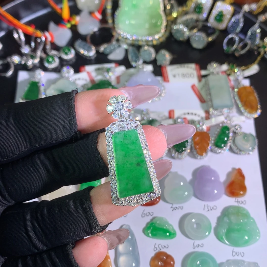 裸石翡翠冰绿无事牌吊坠