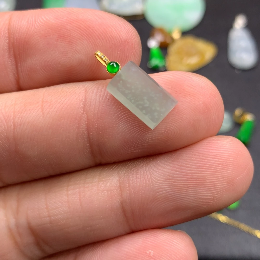 【闪购商品】颈饰18K金镶嵌翡翠翡翠