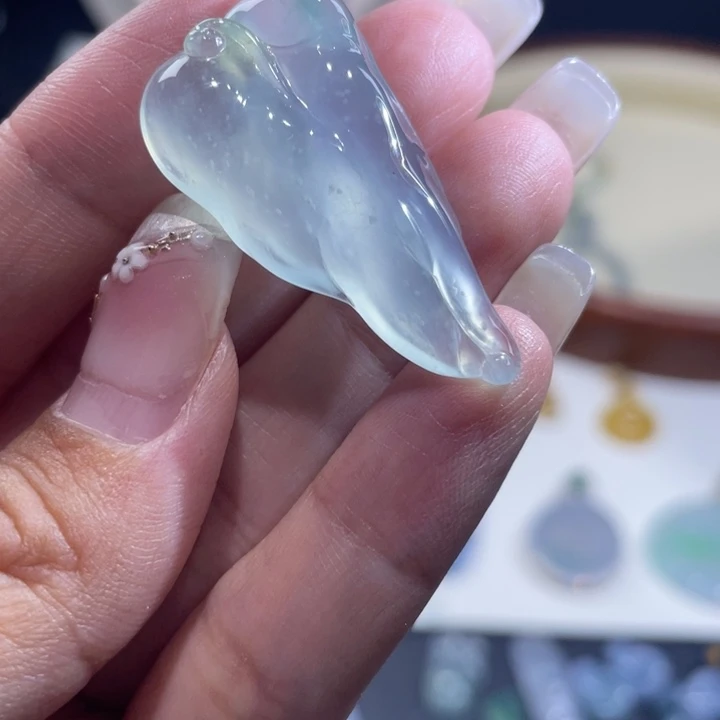 翡翠未镶嵌颈饰叶子