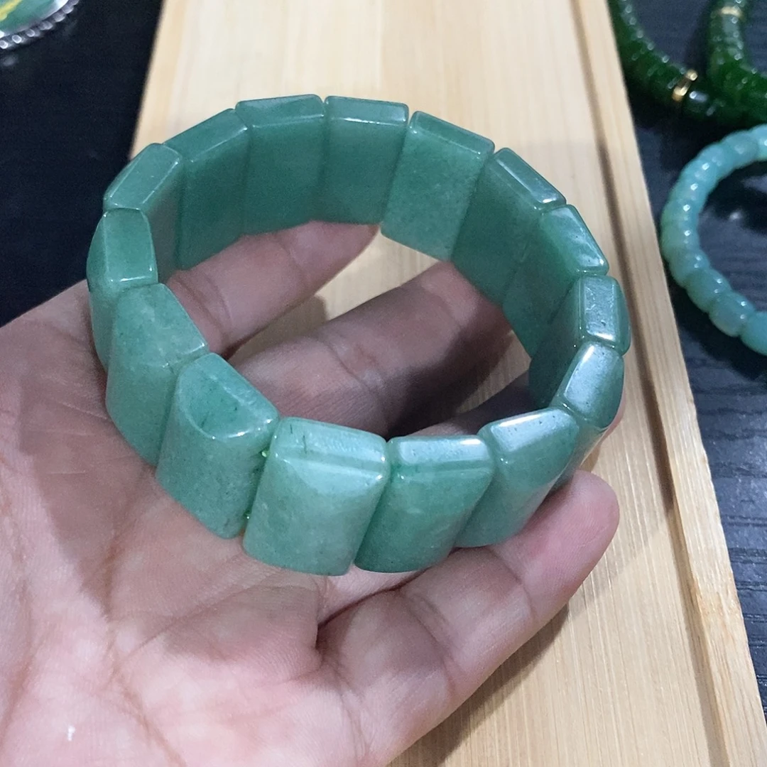 石英质玉（非洲翠）未镶嵌珠宝奇石