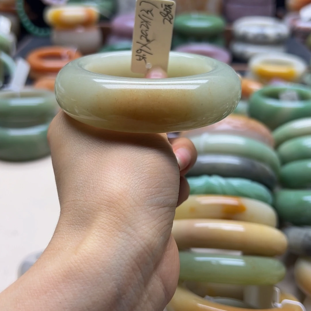 石英岩玉未镶嵌手镯