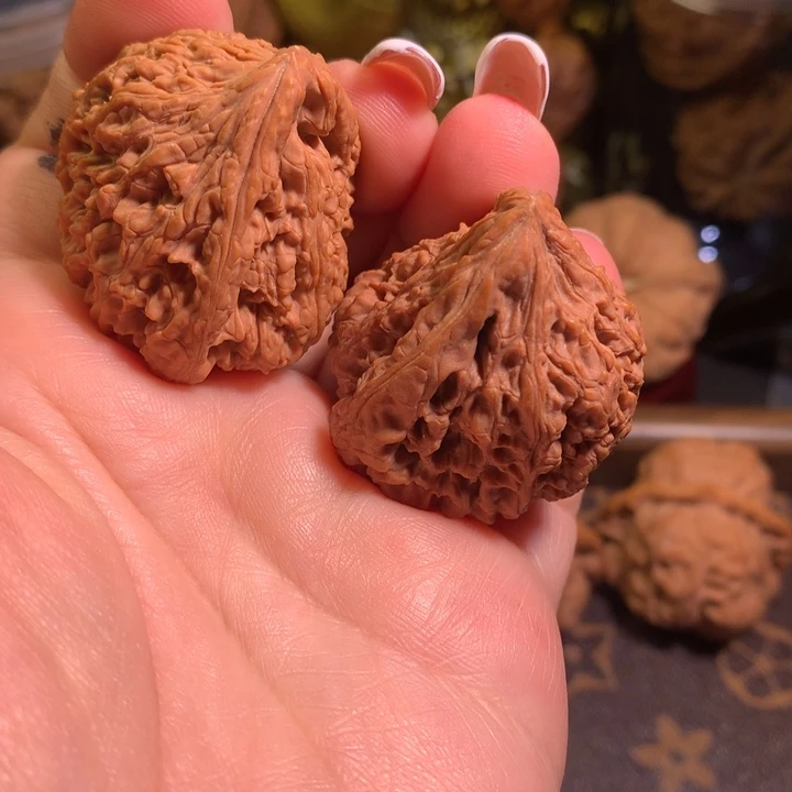 文玩核桃吊坠南疆石异型坐佛