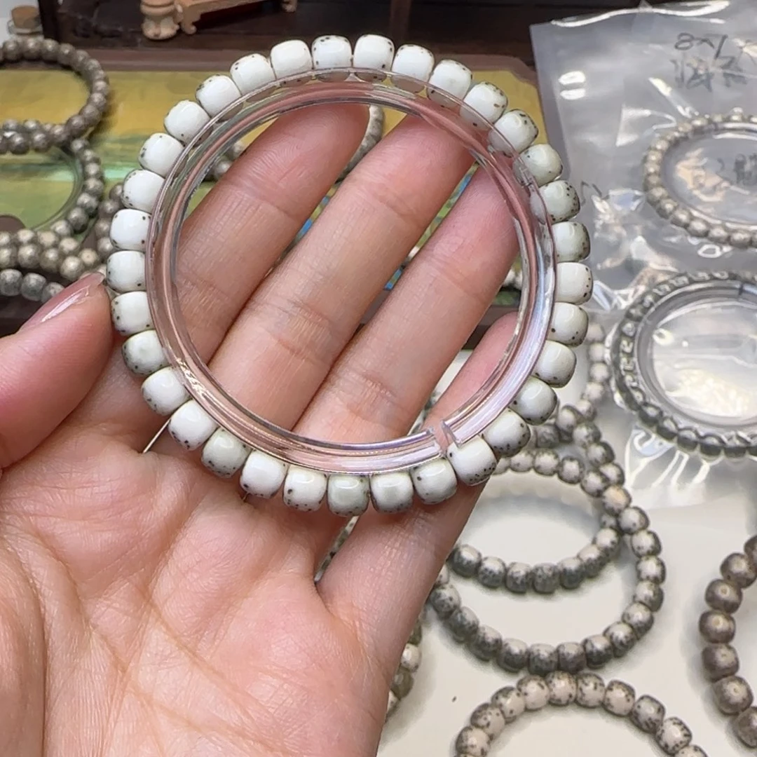 星月菩提手串看****爷石玉河豚留白干净无杂星7×6