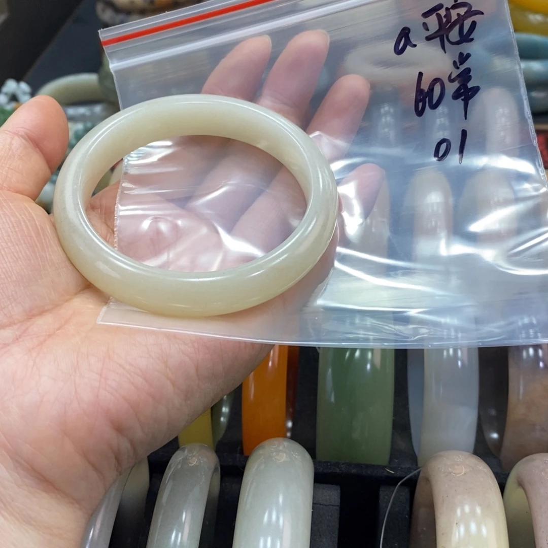 a***安石英质玉未镶嵌手镯60口径