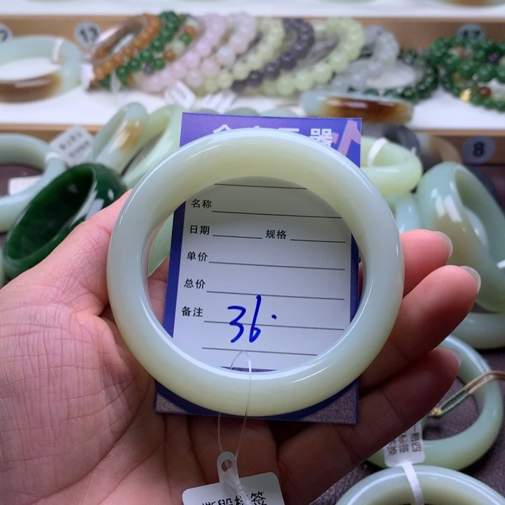 和田玉未镶嵌手镯