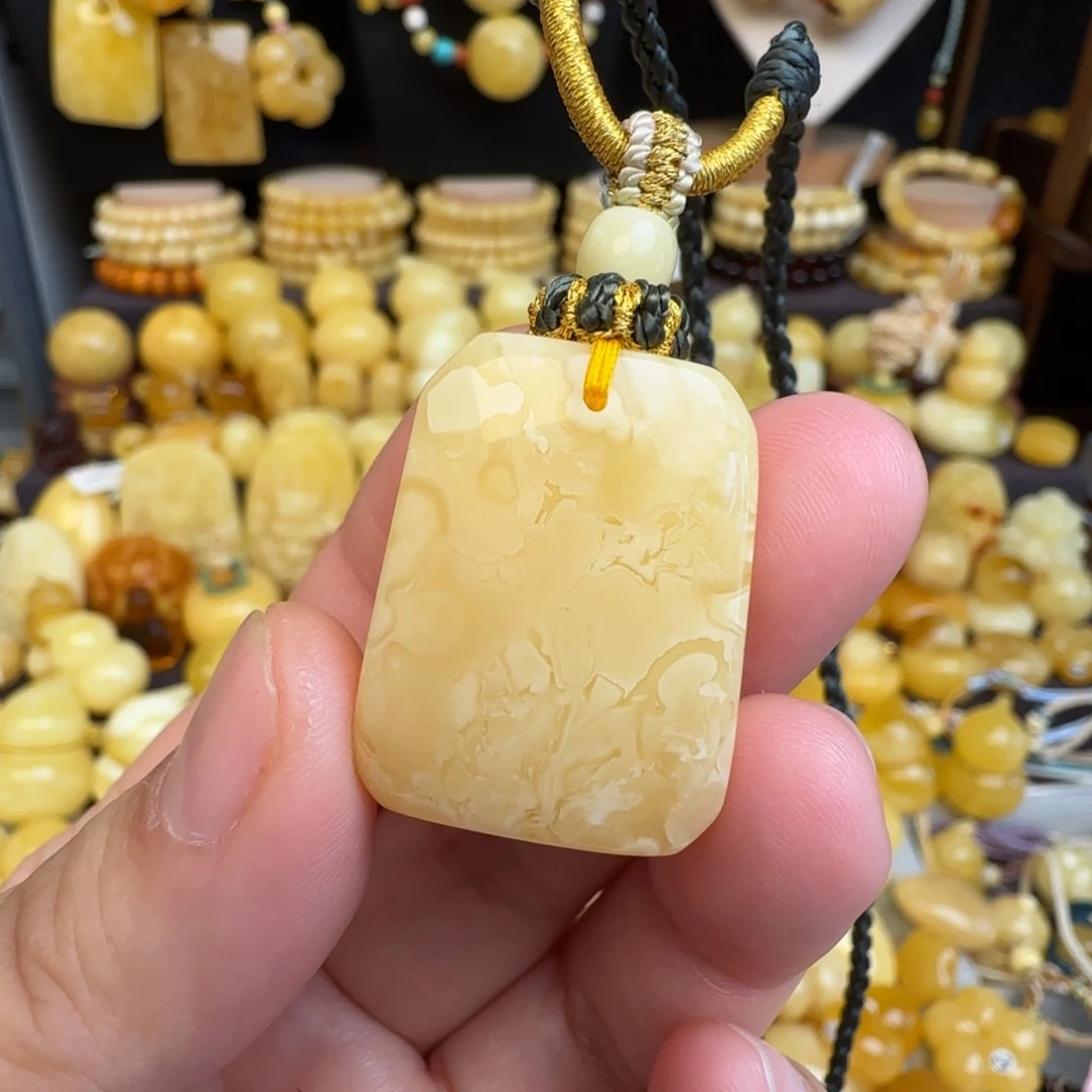 琥珀未镶嵌套链天然俄料浓白妖花蜜蜡无事牌吊坠