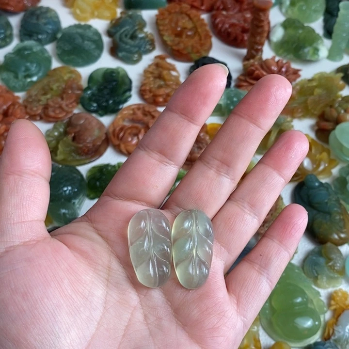 蛇纹石玉颈饰未镶嵌