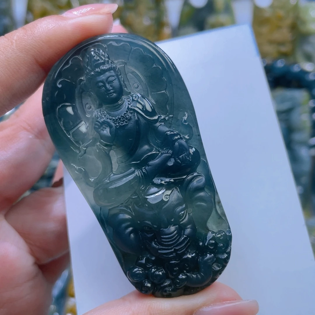 翡翠未镶嵌颈饰为***-