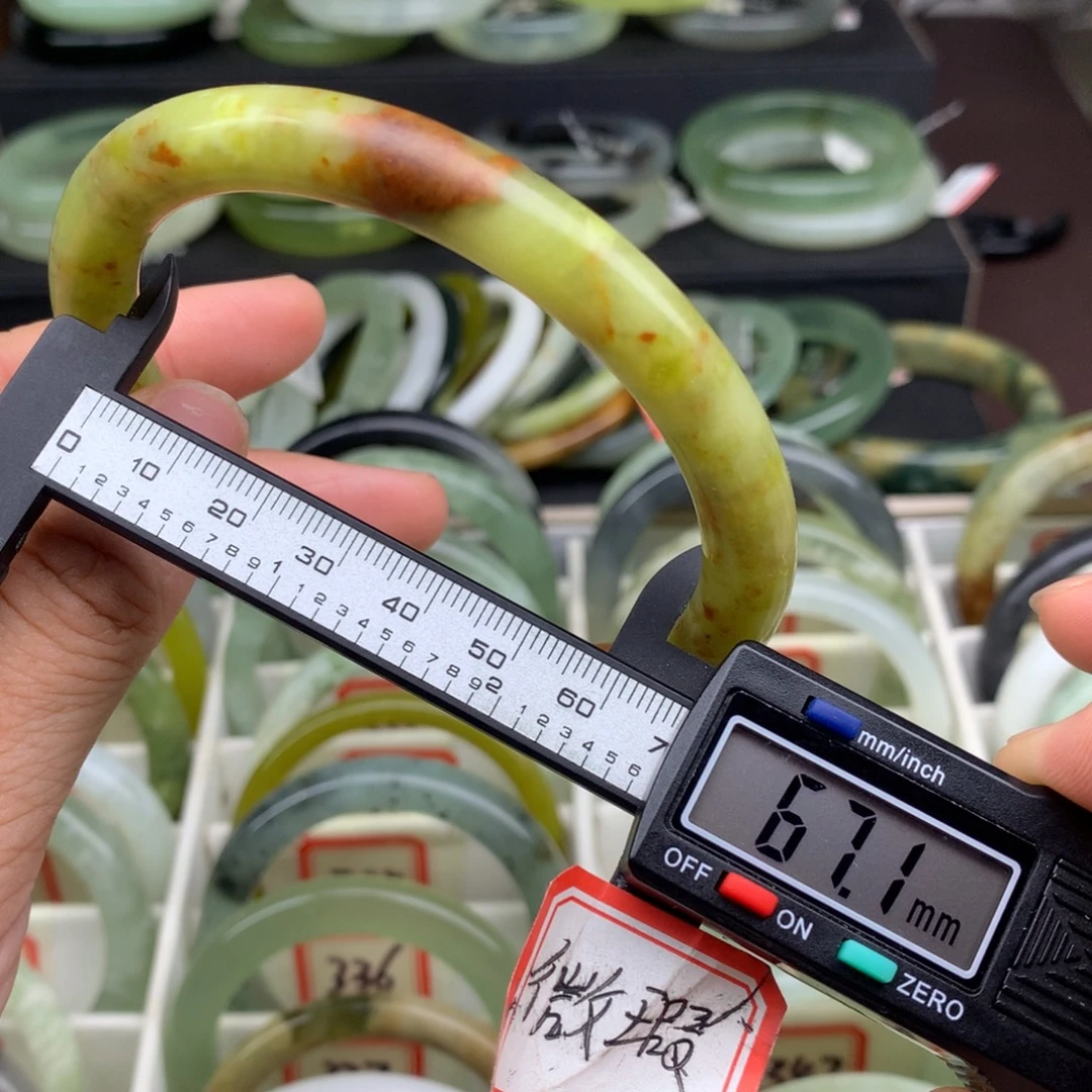 蛇纹石玉未镶嵌手镯345