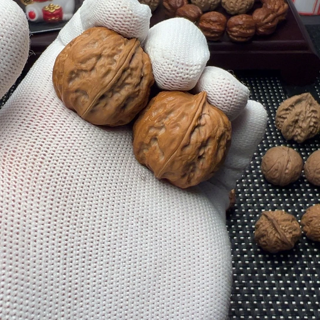 阴***.文玩核桃把件方尊