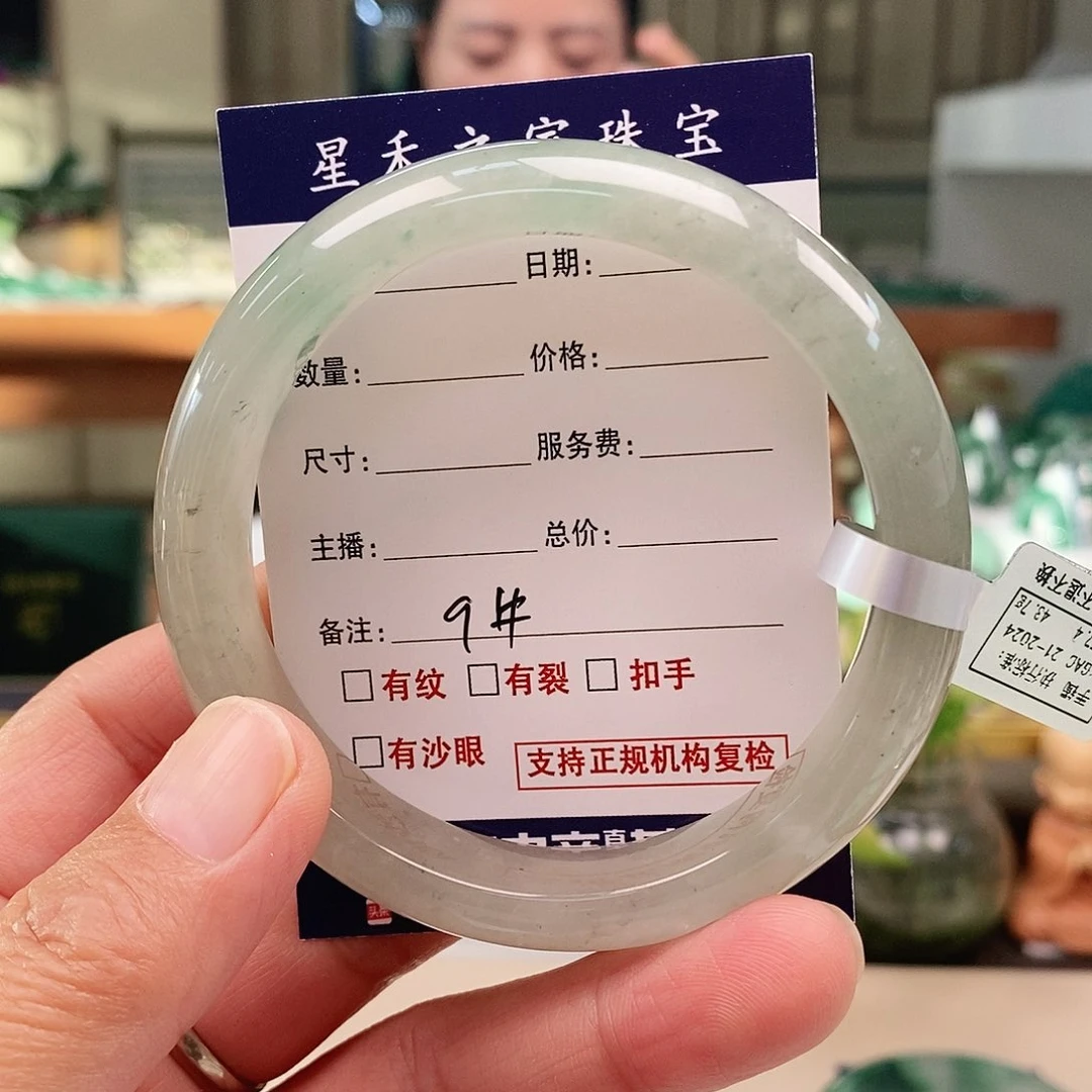 未镶嵌手镯石英质玉